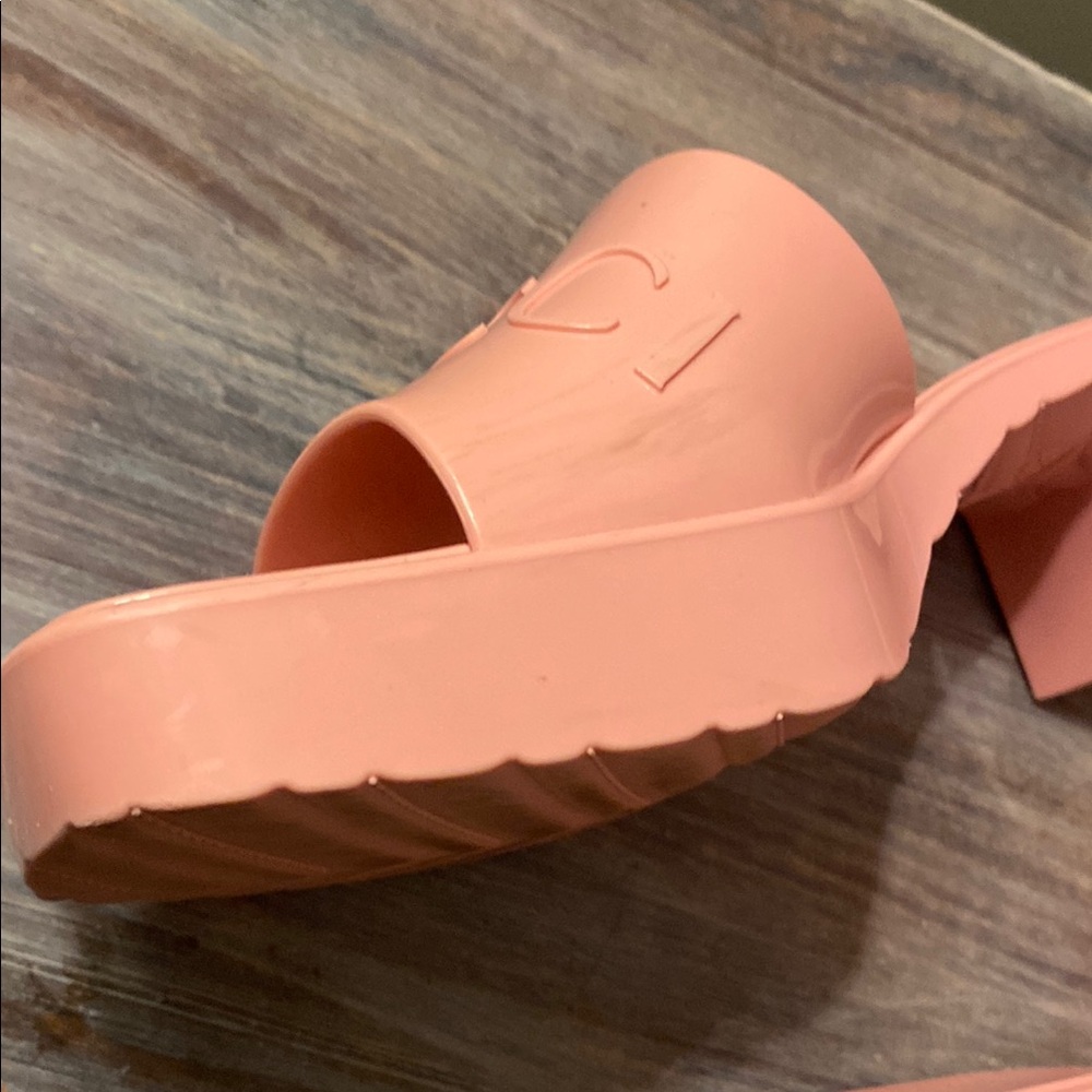 Gucci Pink Sandal - Picture 8 of 15